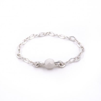 bague perle blanche et argent 925 - 2 bagues avec la perle blanche "brute" diponibles en taille 52 - 1 bague blanche céramique disponible en taille 53
