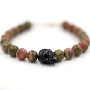 bijou homme – argent 925 – Perles pierre gemme unakite – tête de mort Swarovski