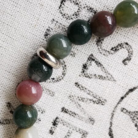 Pierres gemmes dans la bijouterie Same Bijoux : La magie des couleurs naturelles