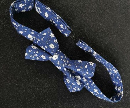 nœud papillon enfant – adolescent – fait main – fleurs bleues marines nœud papillon enfant – adolescent – fait main – fleurs bleues marines