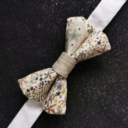 Nœud papillon enfant – Liberty étoiles moutarde Nœud papillon enfant – Liberty étoiles moutarde