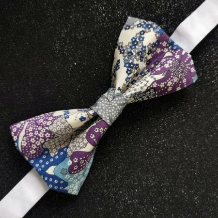 Nœud papillon adulte – Liberty fleurs bleues Nœud papillon adulte – Liberty fleurs bleues