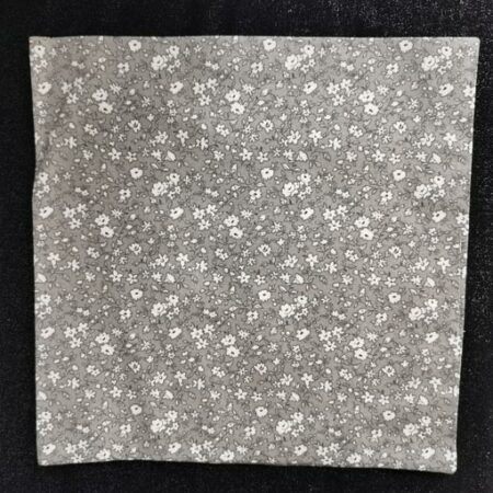 Pochette adulte – Fleurs grises – costume mariage Pochette adulte – Fleurs grises – costume mariage