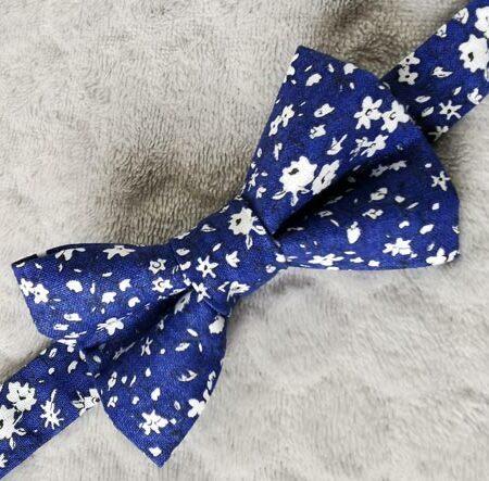 Nœud papillon enfant - motif fleurs de style liberty - bleu marine - ceremonie