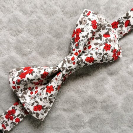 Nœud papillon adulte – Fleurs rouges et grises – style liberty