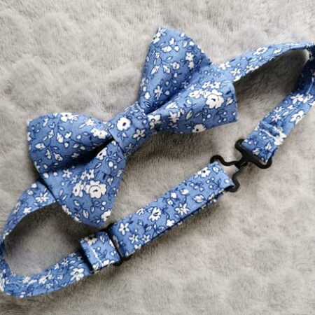 Nœud papillon enfant – Motif fleurs de style liberty – bleu